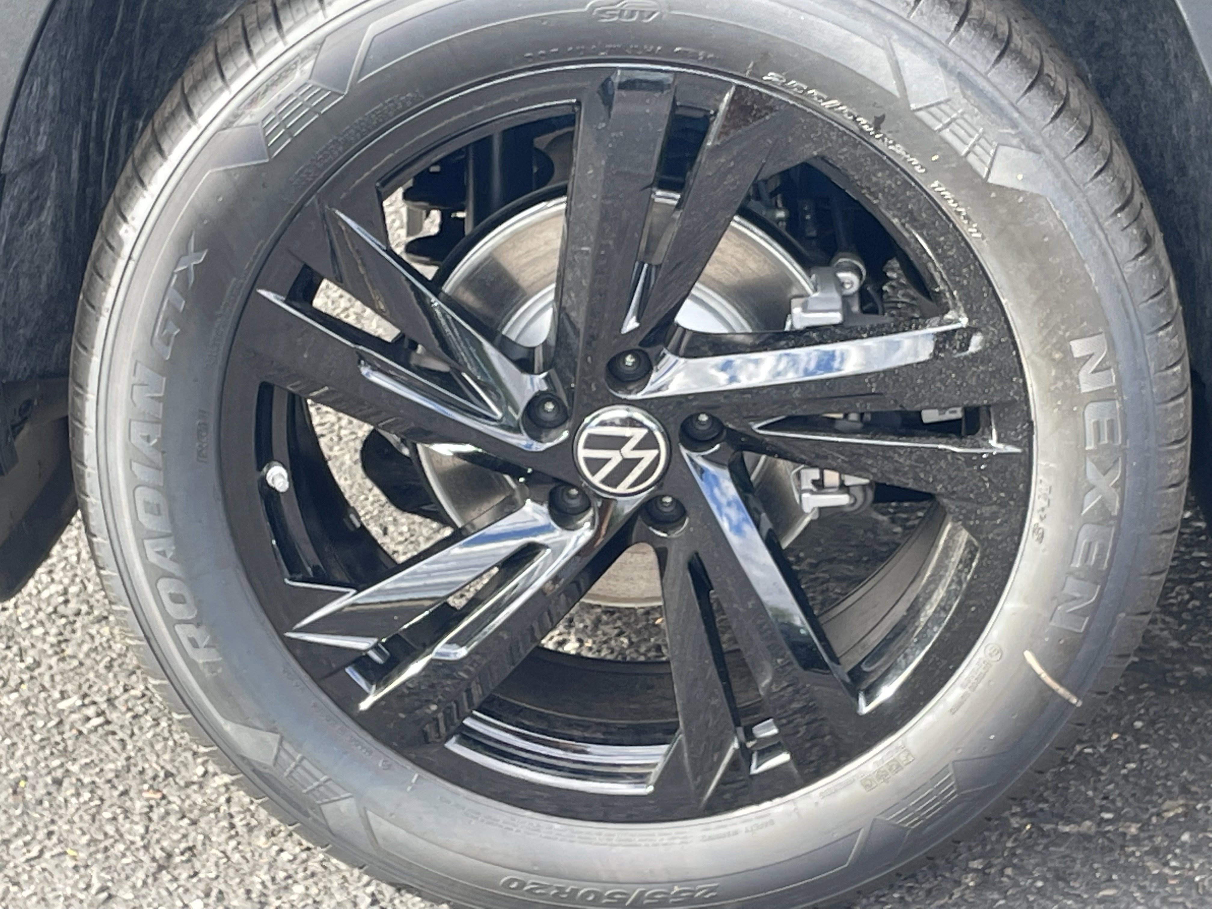 2026 Volkswagen Atlas Cross Sport SEL R-Line photo 2