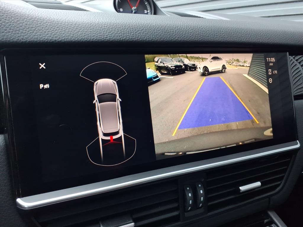 2023 Porsche Cayenne Platinum Edition photo 11