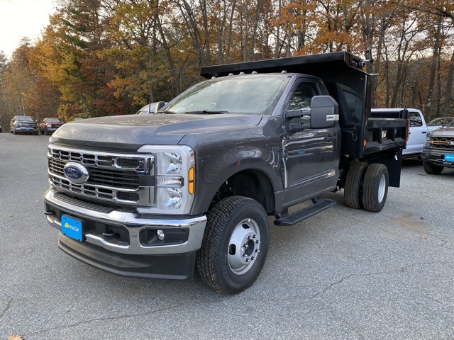 2025 Ford F-350 photo 3