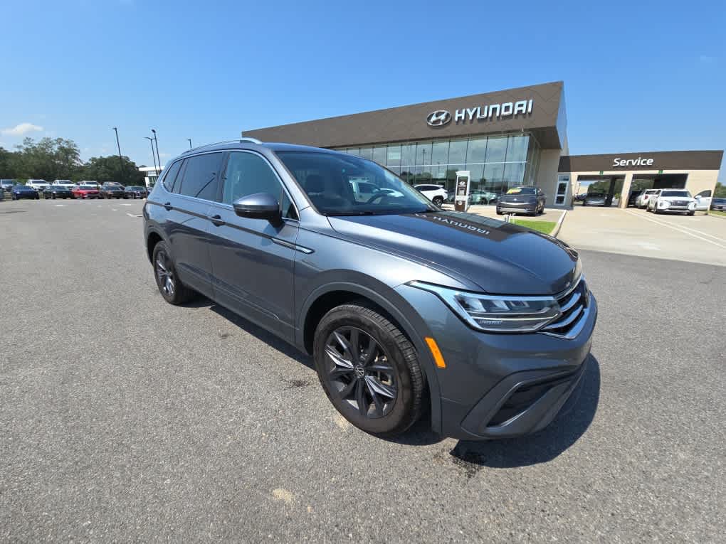 2024 Volkswagen Tiguan SE's photo