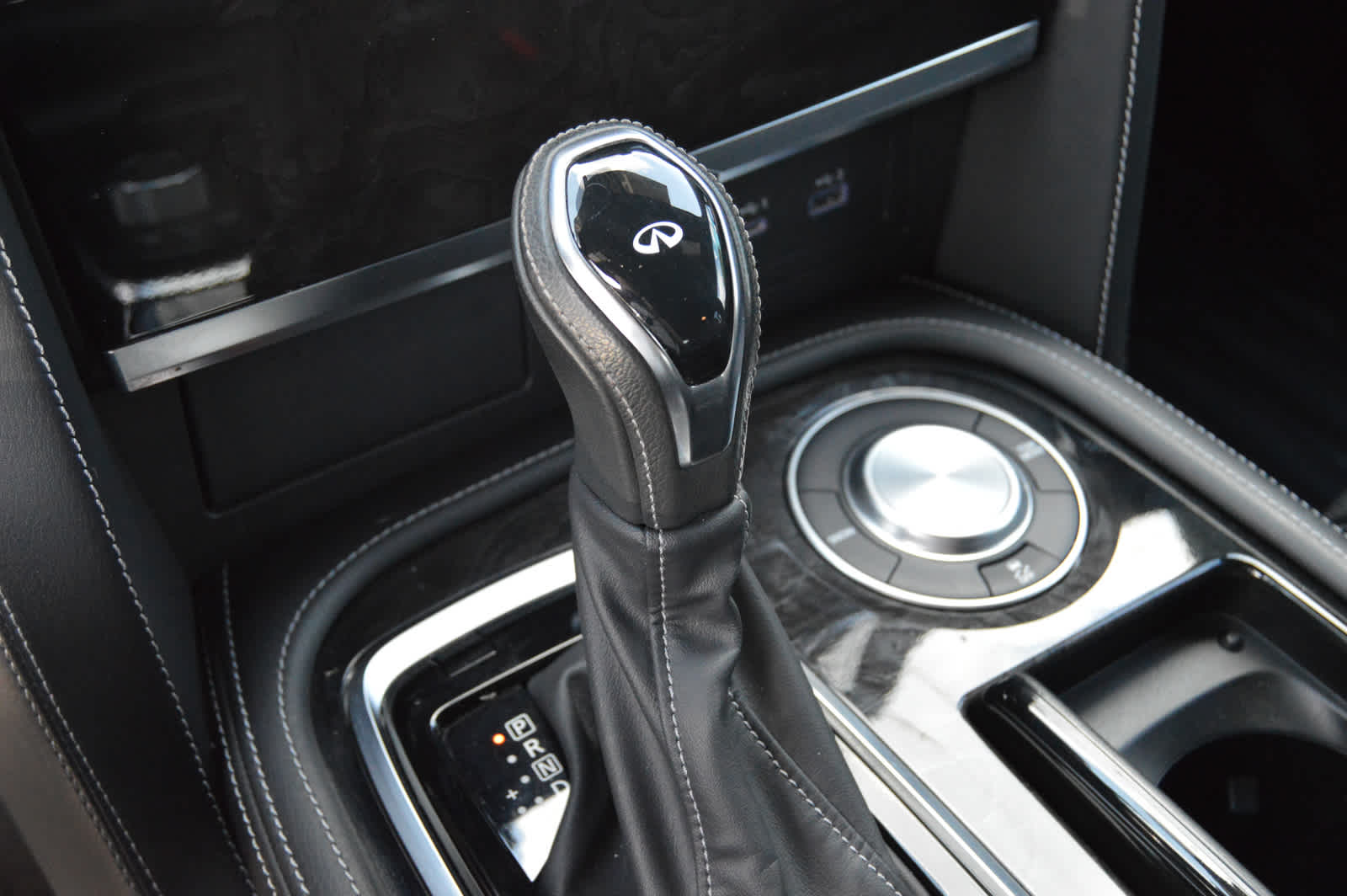 2022 Infiniti QX80 Sensory photo 16