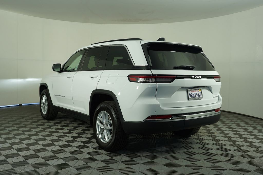 Used 2025 White Jeep Laredo image 5