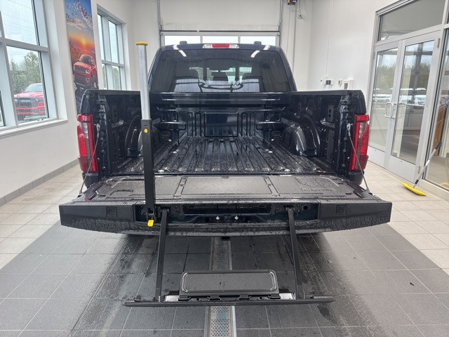 2025 Ford F-150 XLT photo 9