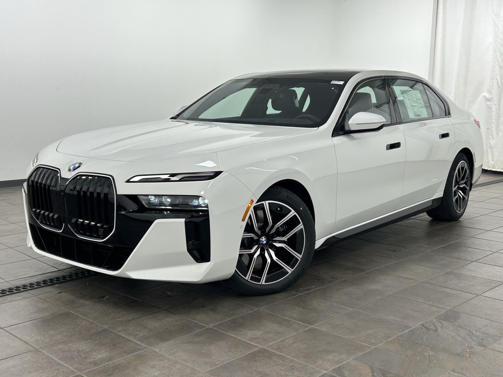 New 2025 White BMW 760i xDrive image 1