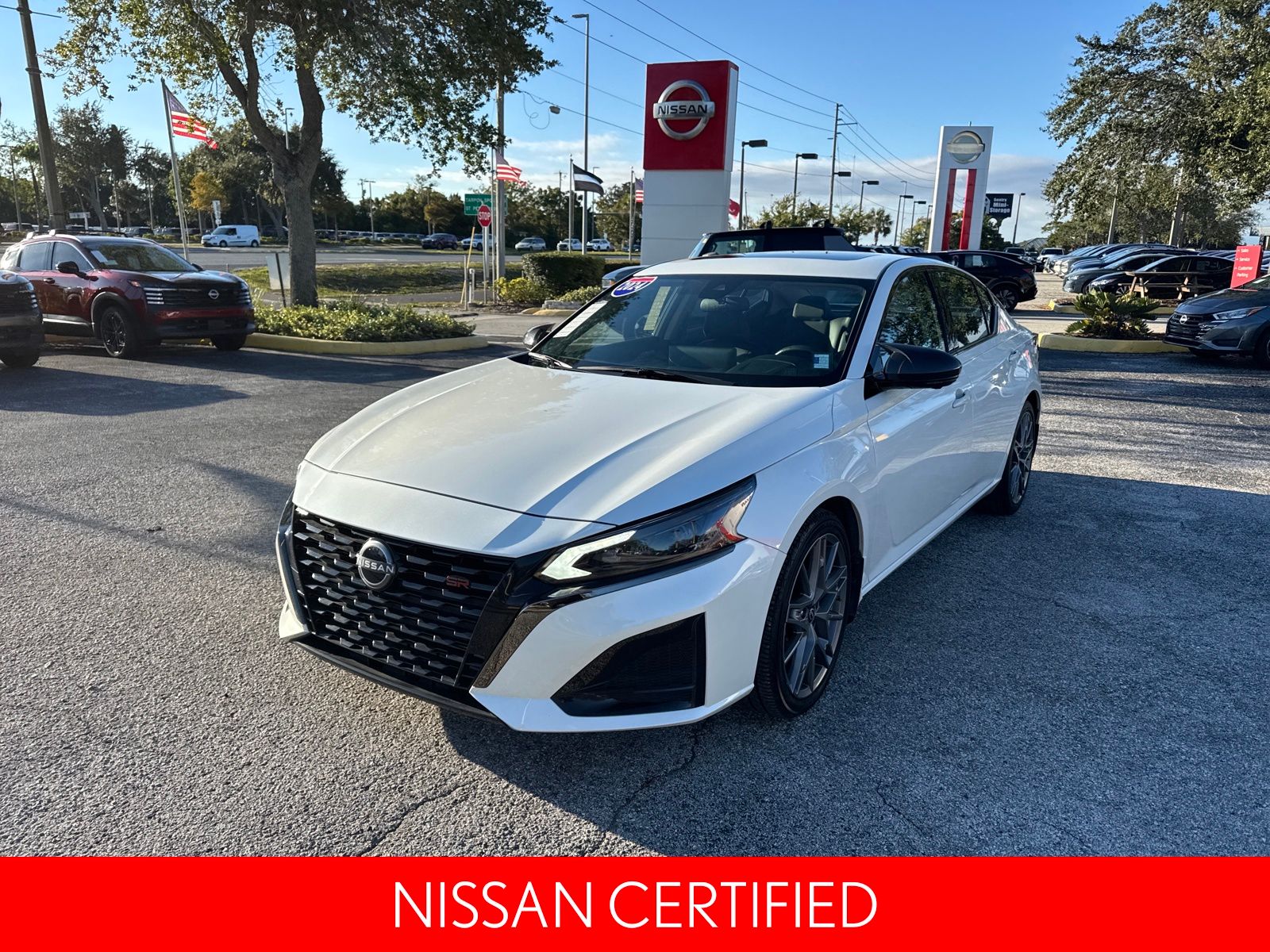 2024 Nissan Altima SR photo 2