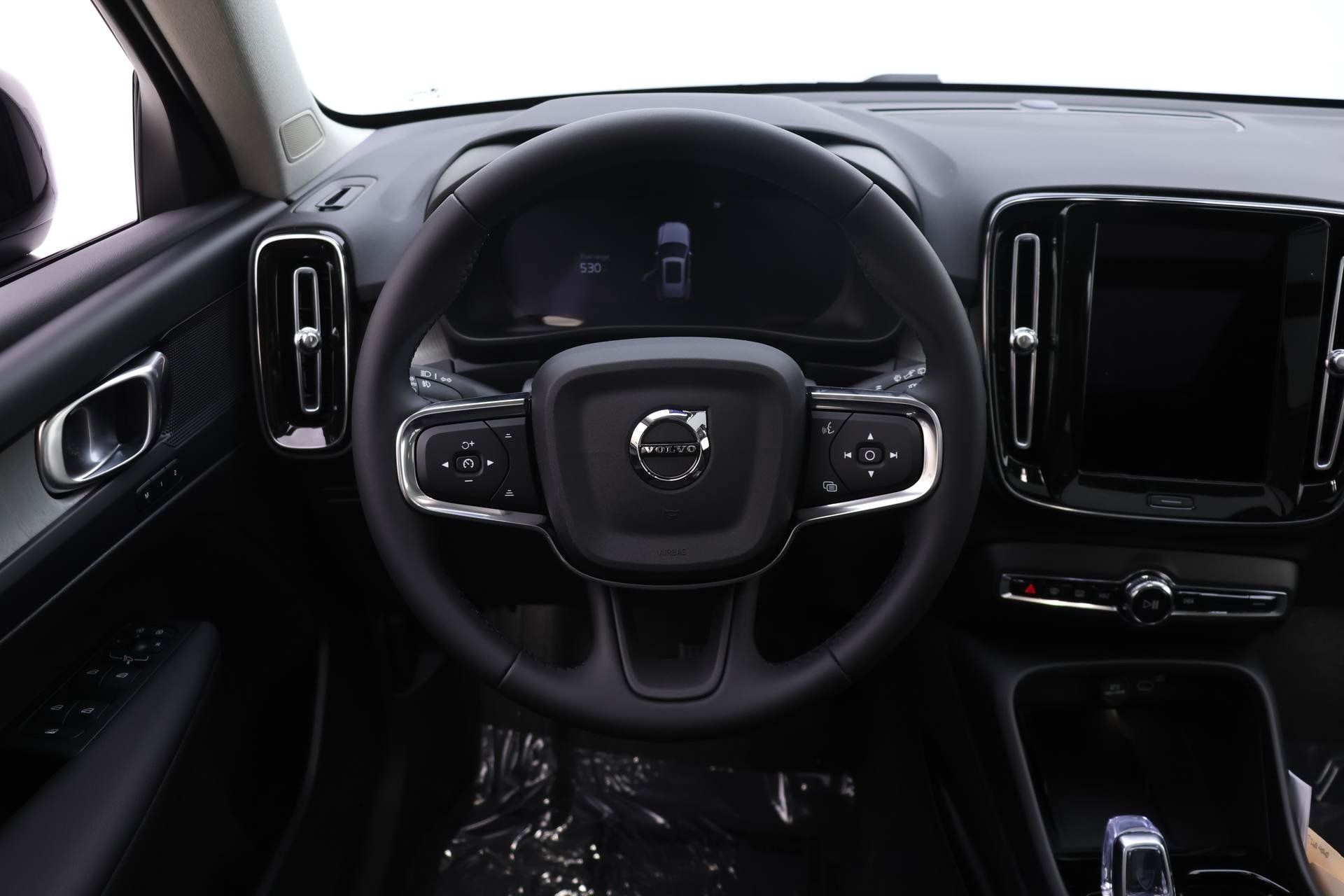 2026 Volvo XC40 Plus photo 14