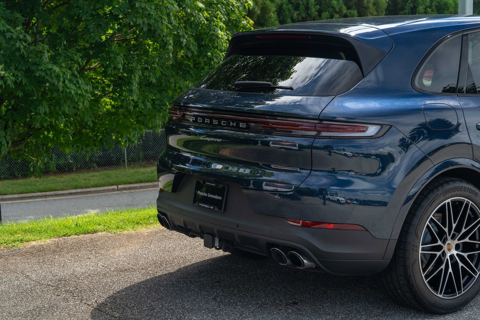 2025 Porsche Cayenne Base photo 13