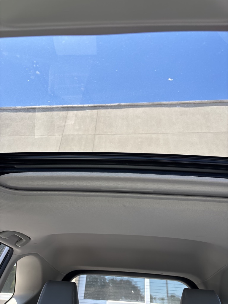 2022 Toyota RAV4 Hybrid XLE Premium photo 17