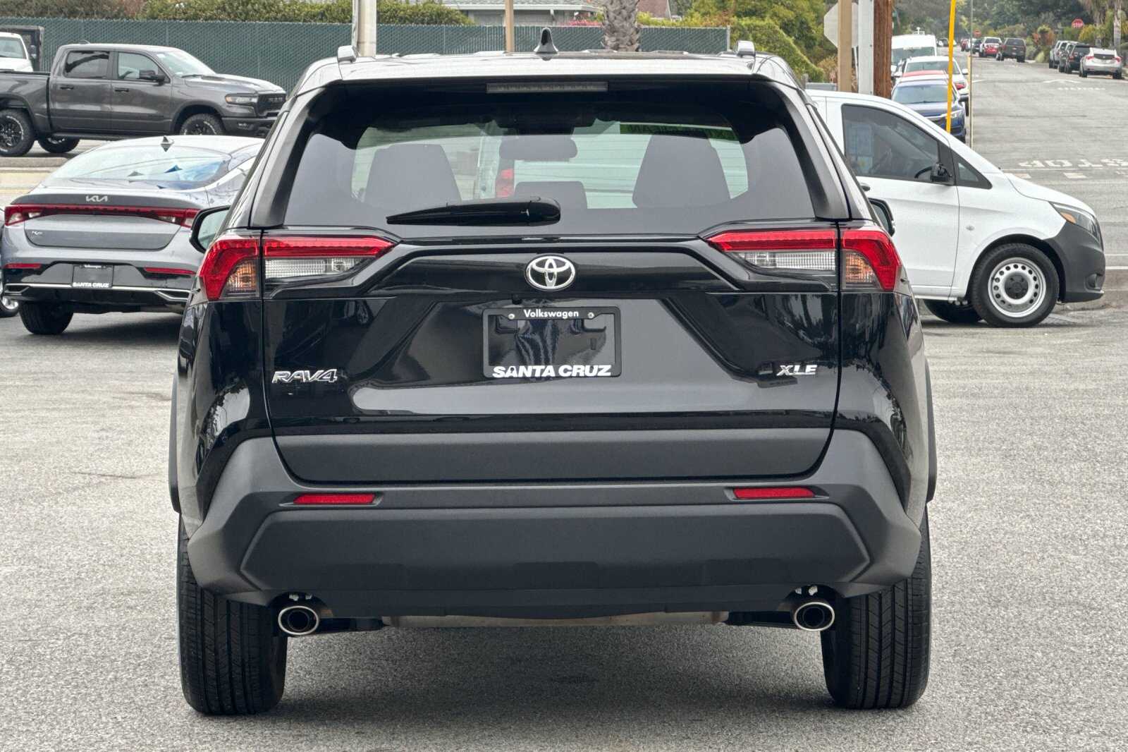 2023 Toyota RAV4 XLE photo 4