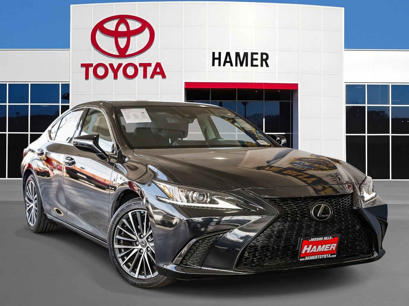 2023 Lexus ES Hybrid 300h's photo