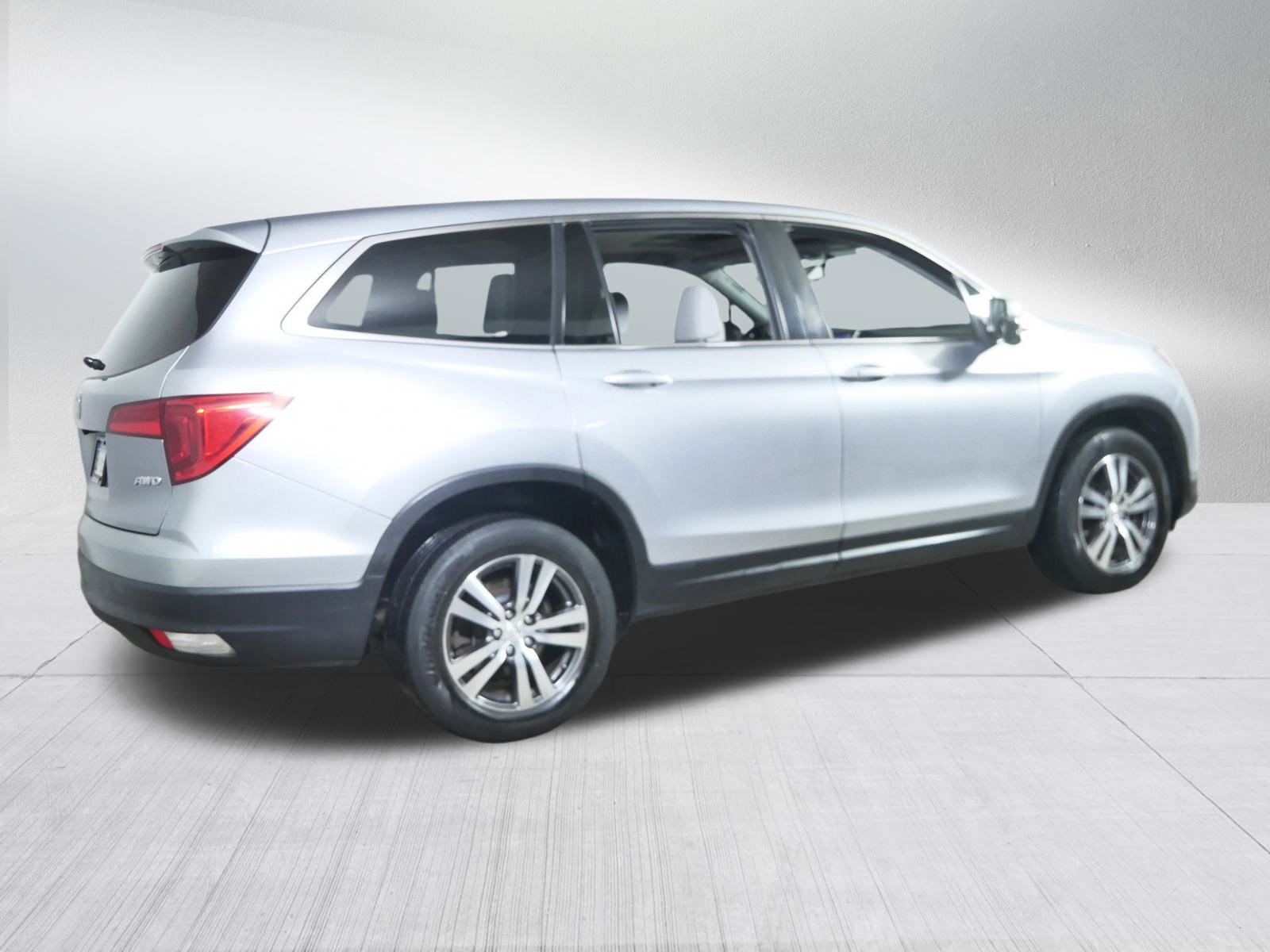 2017 Honda Pilot EX-L photo 7