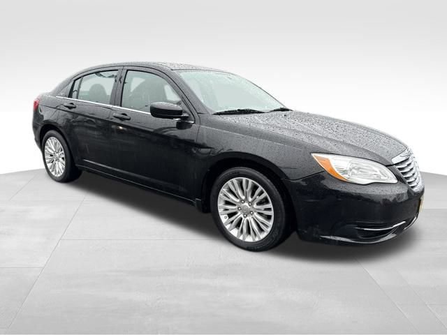 2013 Chrysler 200 LX's photo