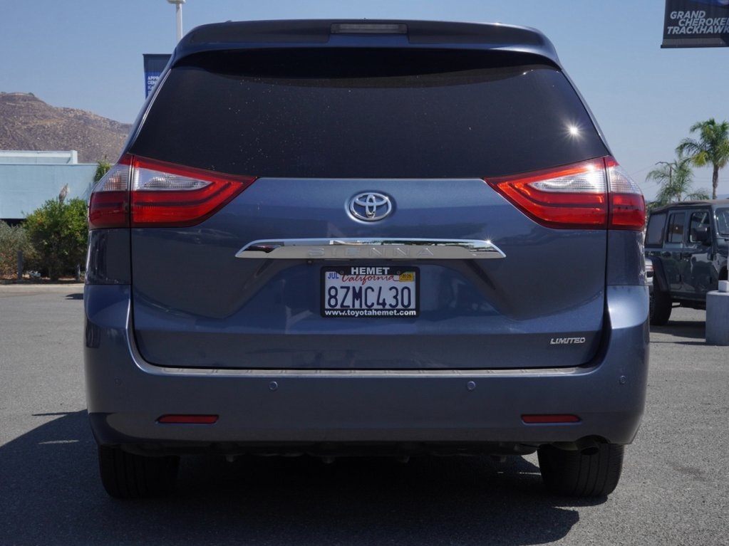 2017 Toyota Sienna Limited photo 3