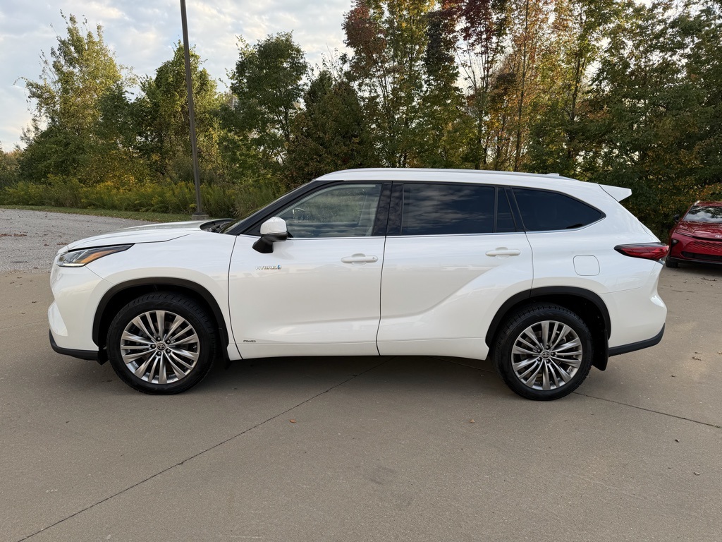 2021 Toyota Highlander Hybrid Platinum photo 2