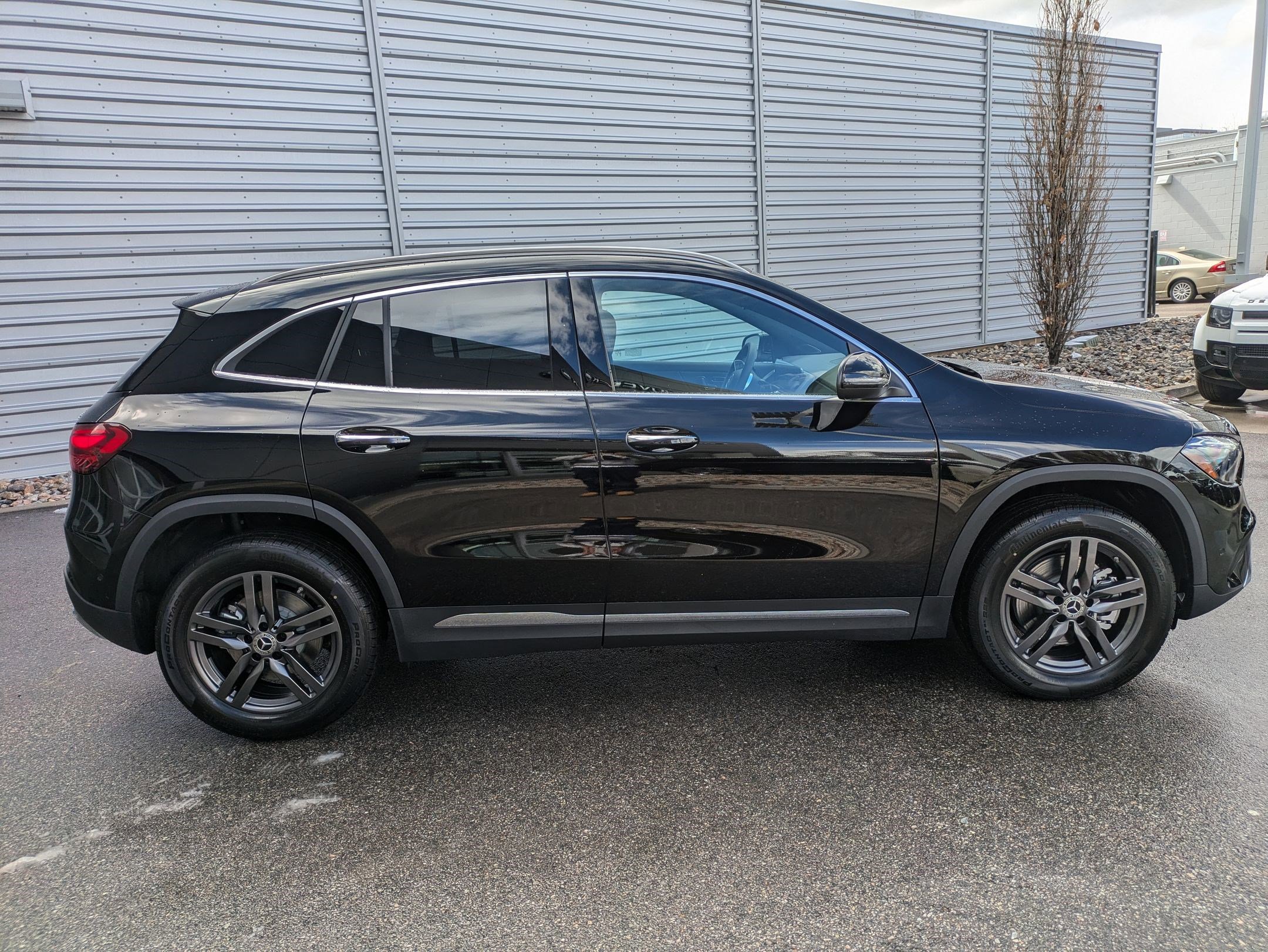 2025 Mercedes Benz GLA 250 4MATIC photo 2