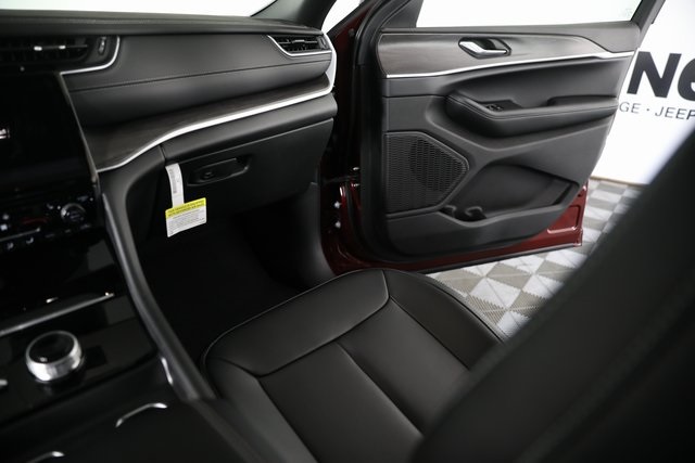 2025 Jeep Grand Cherokee Limited photo 20