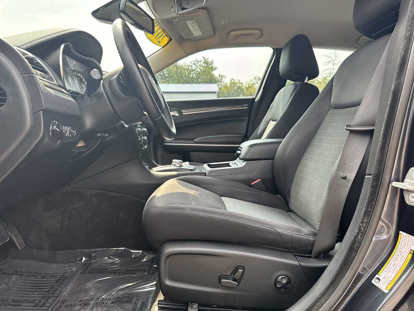2018 Chrysler 300 Touring photo 13
