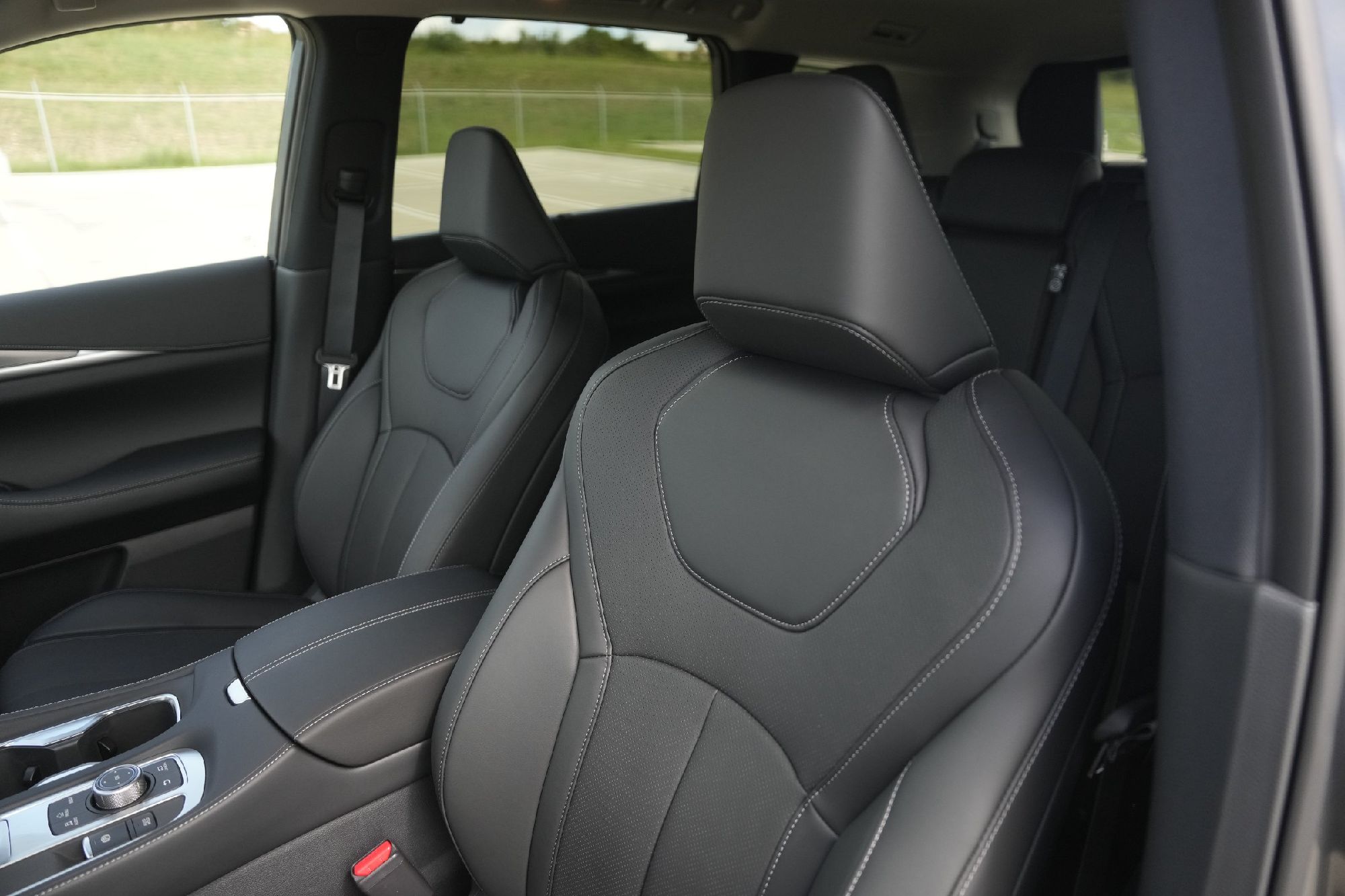 2026 Infiniti QX60 Luxe photo 8