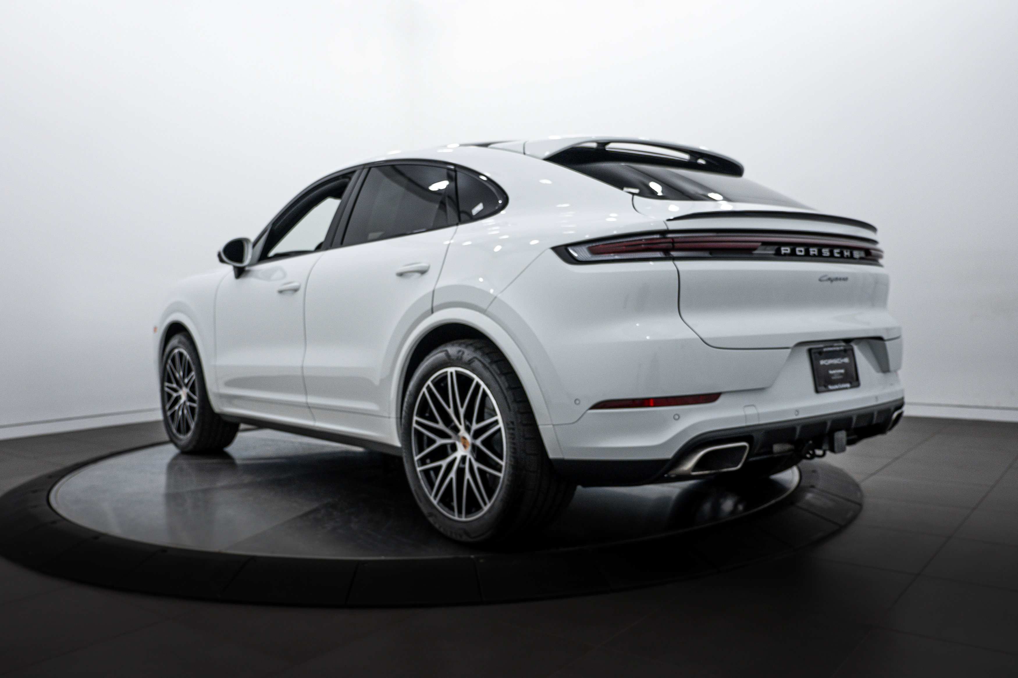2025 Porsche Cayenne photo 3
