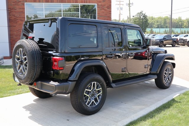 2025 Jeep Wrangler Sahara photo 35