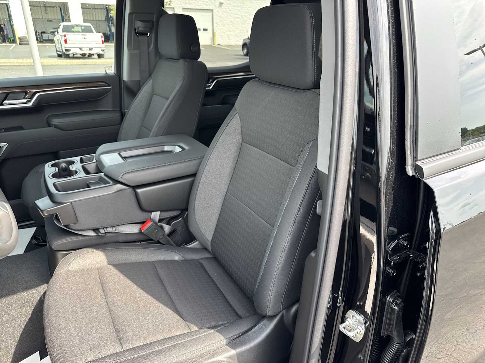 2026 Chevrolet Silverado 1500 LT photo 10