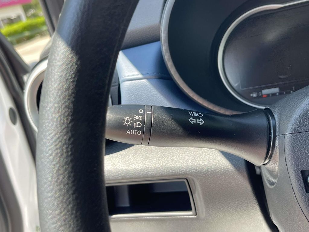 2025 Nissan Versa SV photo 22