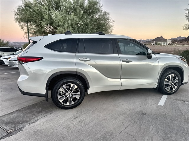 2022 Toyota Highlander Hybrid XLE photo 4