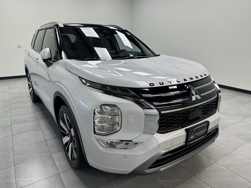 2025 Mitsubishi Outlander SEL's photo
