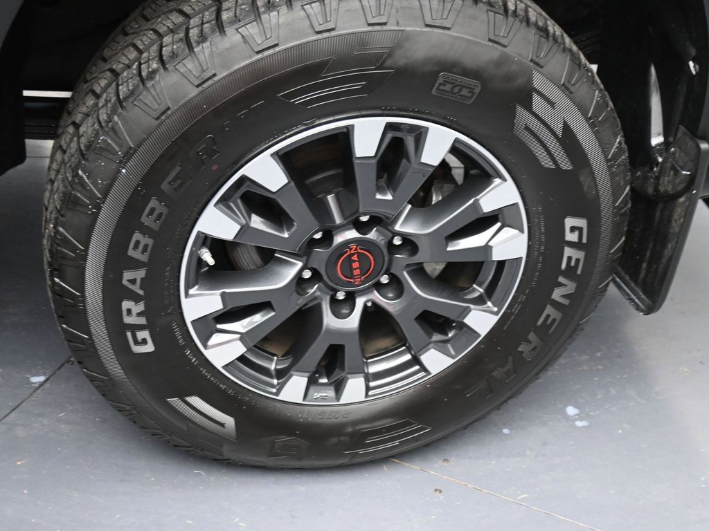 2024 Nissan Titan PRO-4X photo 11