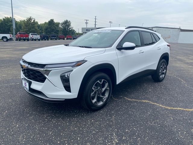 2025 Chevrolet Trax LT photo 2