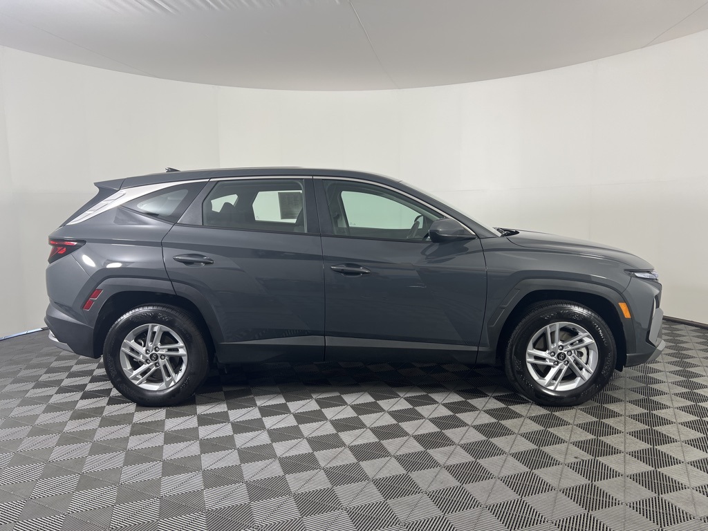 2025 Hyundai Tucson SE photo 4