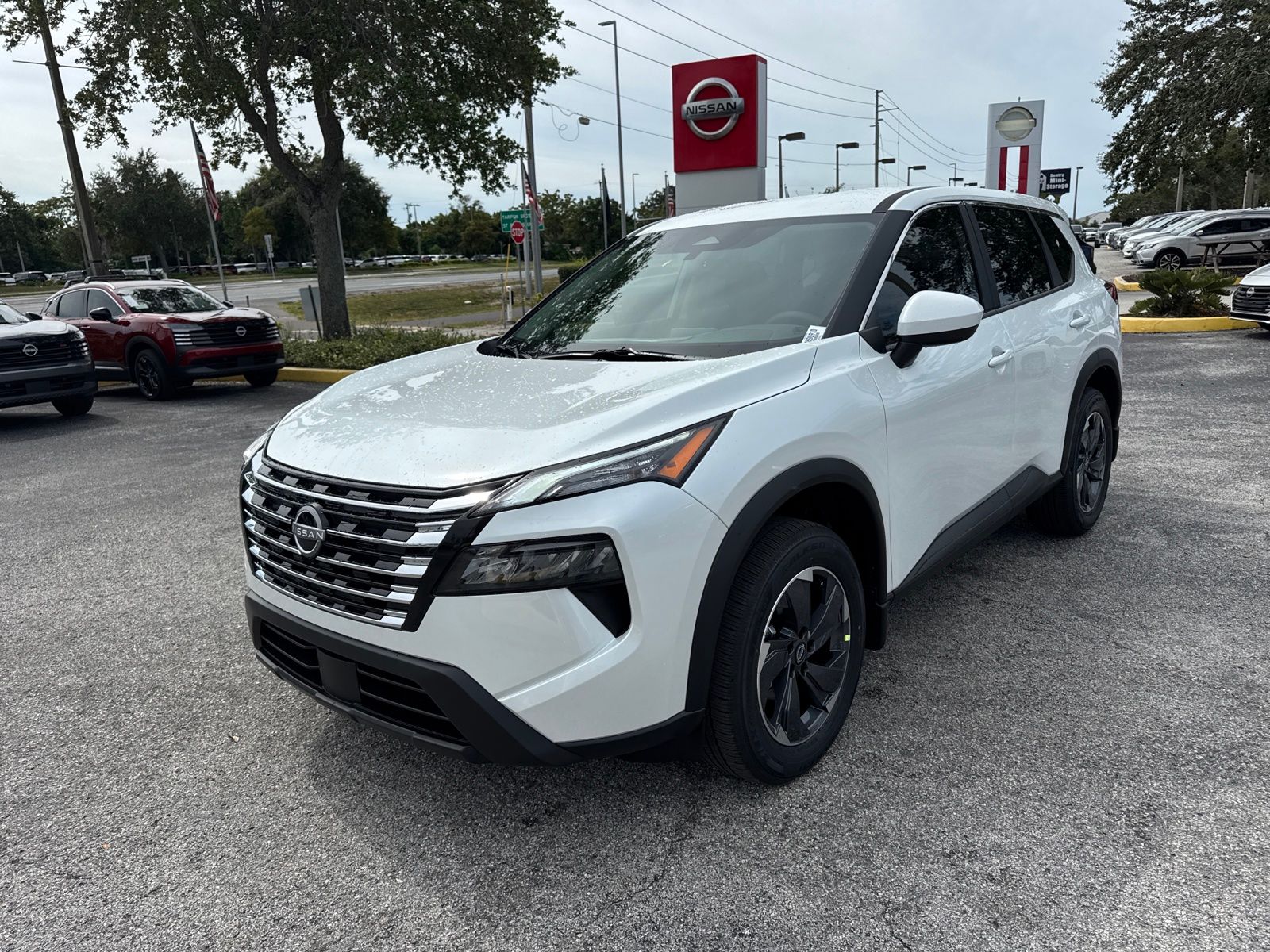 2026 Nissan Rogue SV photo 2