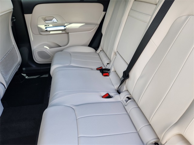 2025 Mercedes Benz GLB 250 4MATIC photo 12