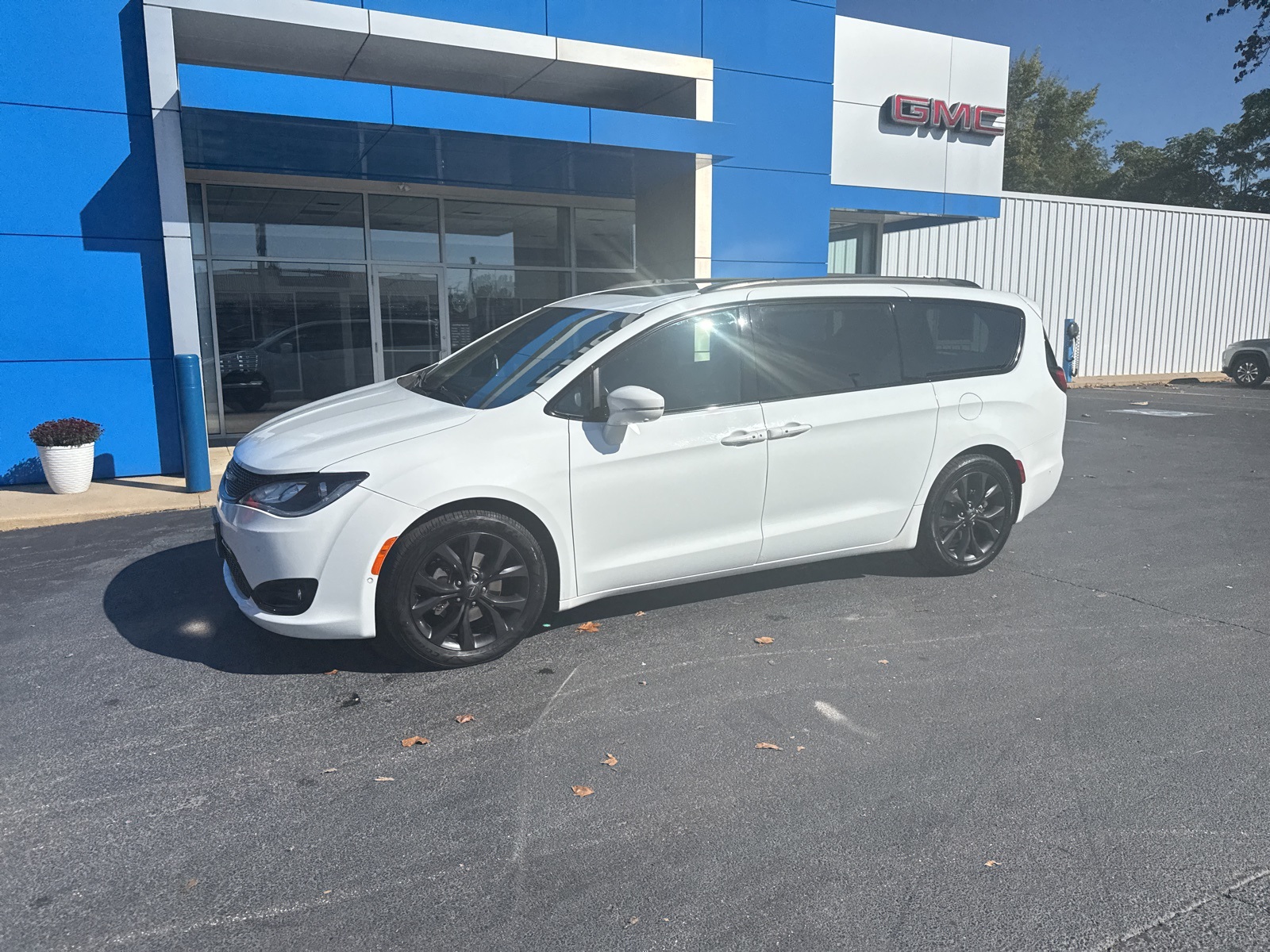 2018 Chrysler Pacifica Limited photo 3