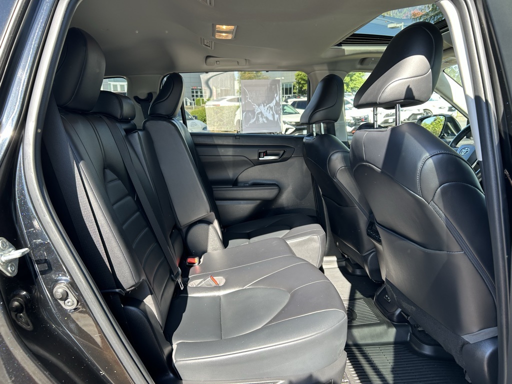 2022 Toyota Highlander XLE photo 28