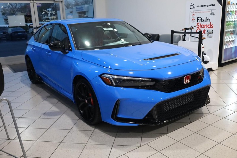 2025 Honda Civic Type R photo 2