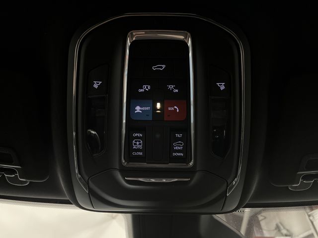 2024 Jeep Grand Cherokee Laredo photo 23