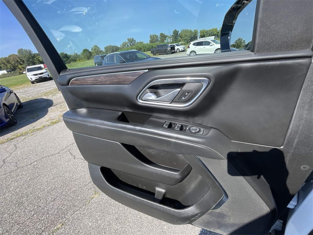2023 Chevrolet Suburban LS photo 14