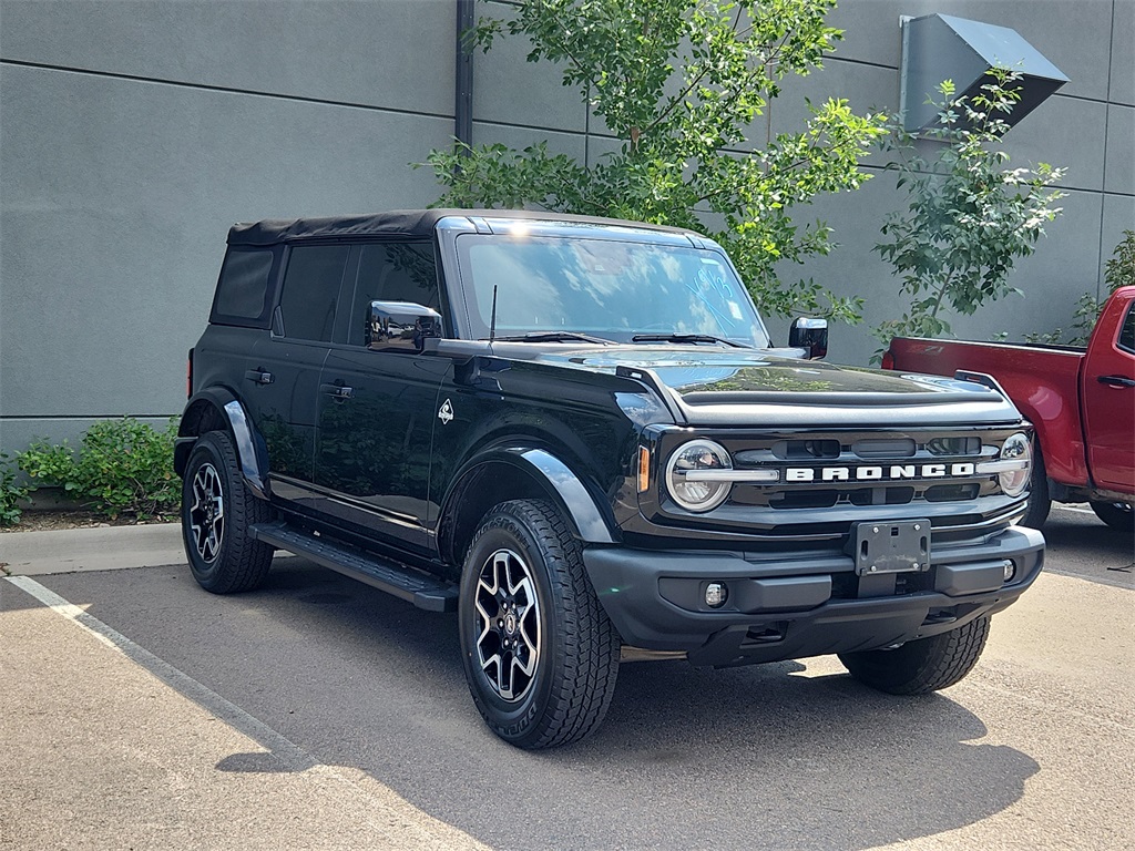 2022 Ford Bronco Outer Banks photo 2