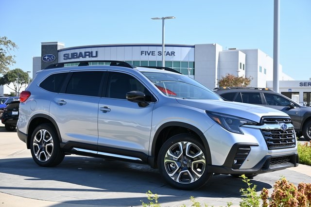 2025 Subaru Ascent Limited's photo
