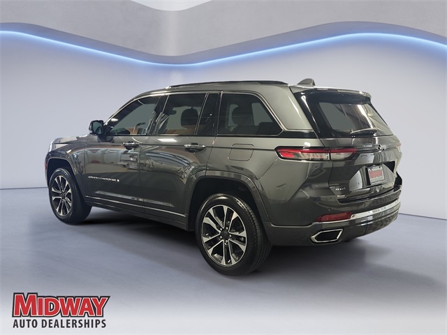 2022 Jeep Grand Cherokee Overland photo 2