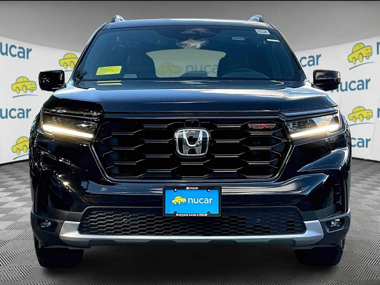 2025 Honda Pilot TrailSport photo 2