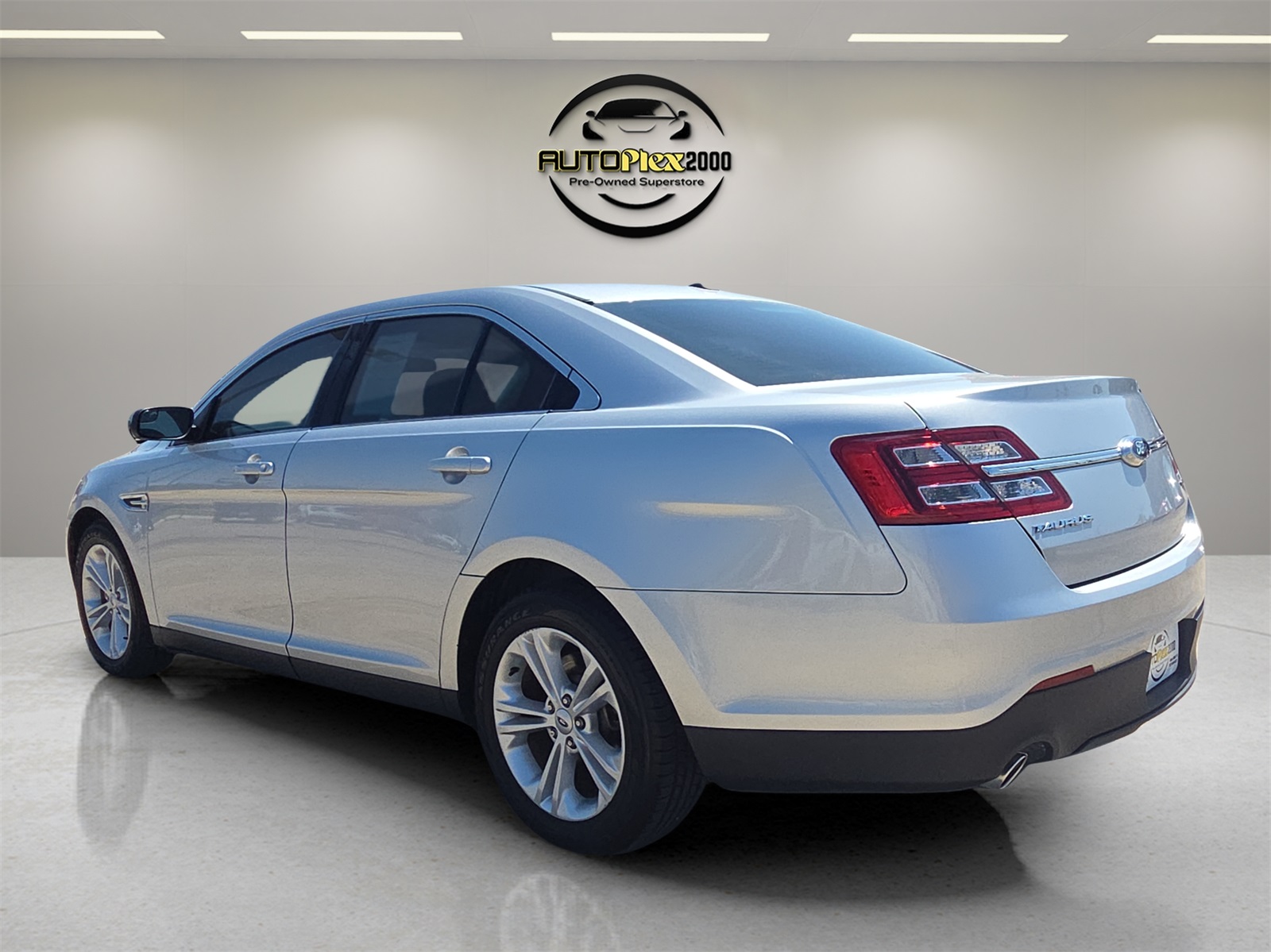 2018 Ford Taurus SE photo 4