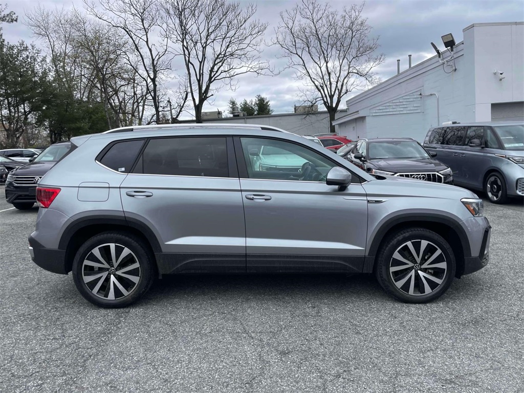 2022 Volkswagen Taos SE photo 4
