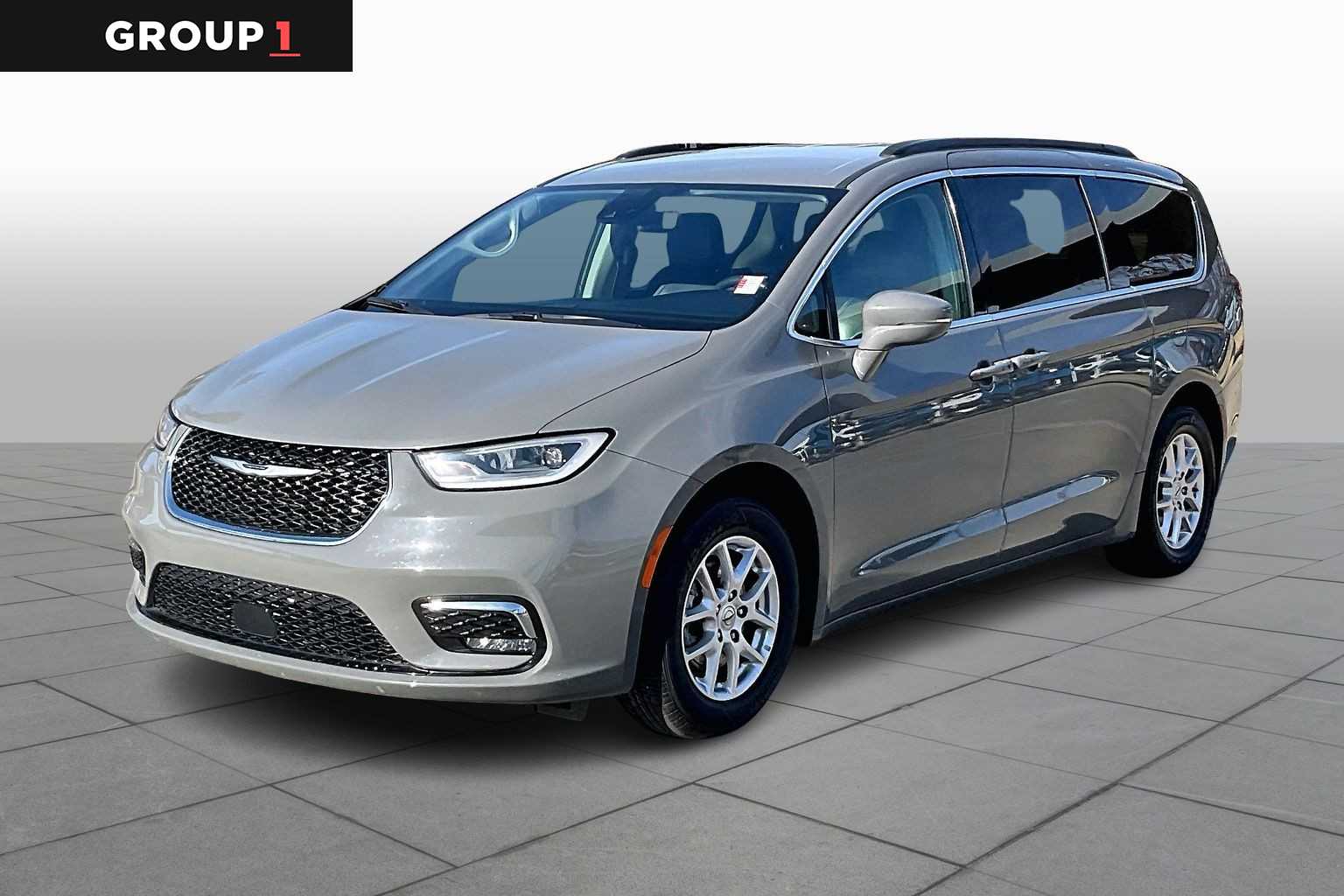 2022 Chrysler Pacifica Touring L's photo