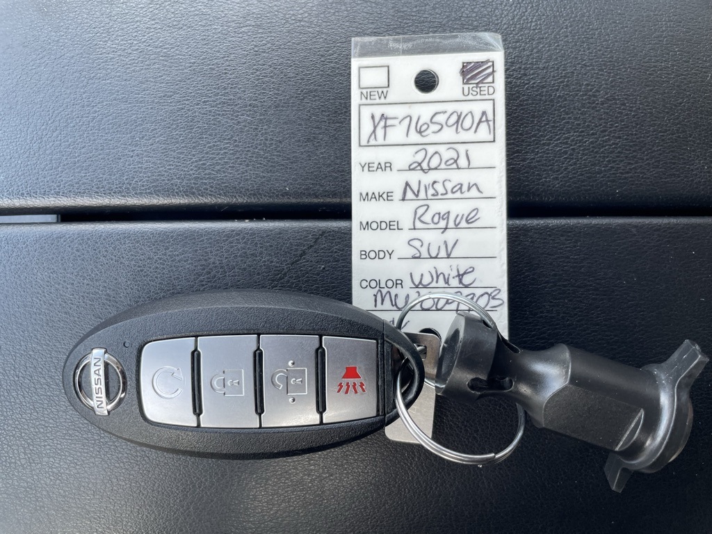 2021 Nissan Rogue SV photo 16