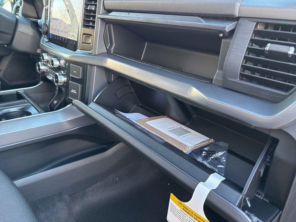 2025 Ford F-150 XLT photo 13