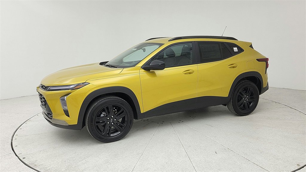 2025 Chevrolet Trax photo 2