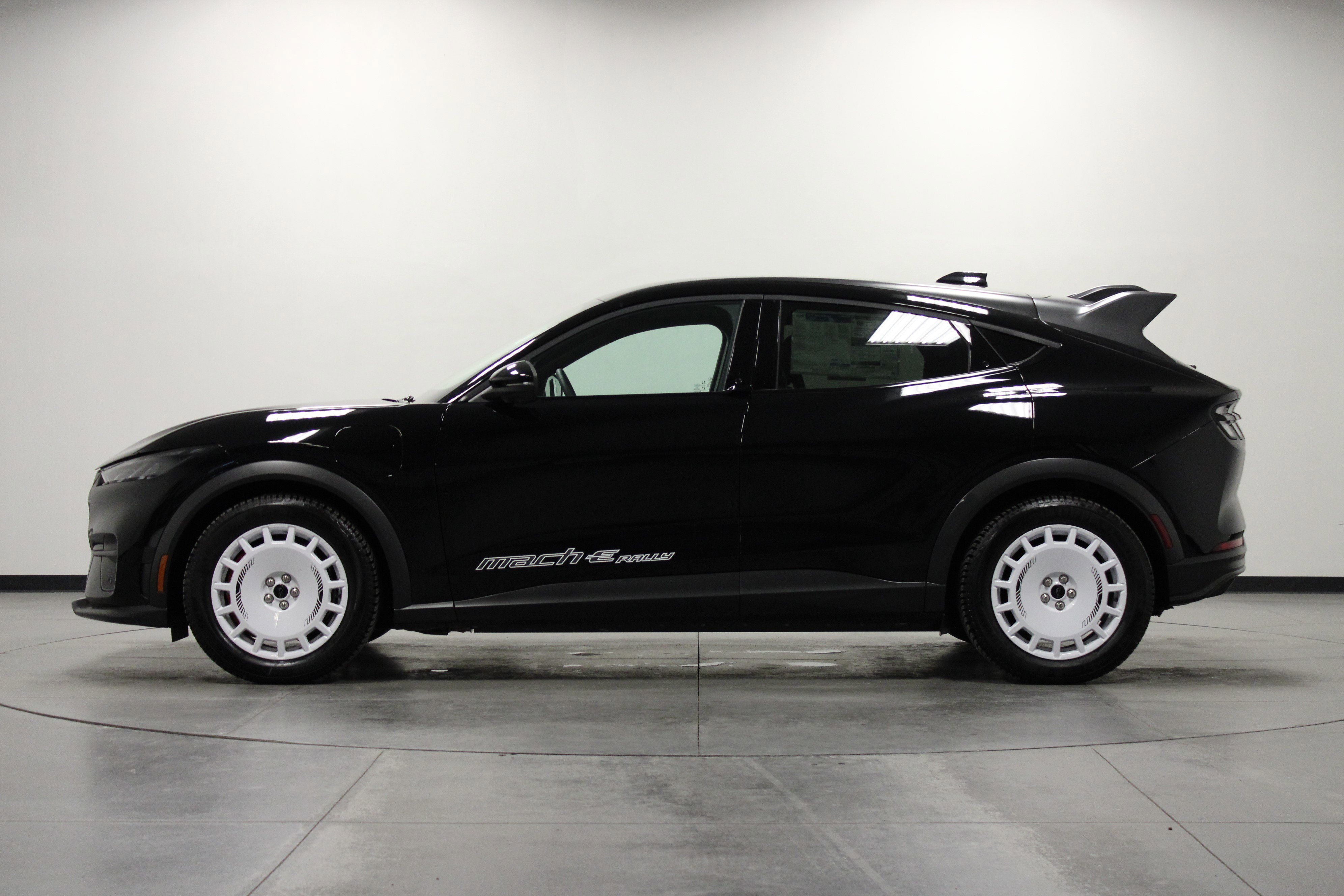 2025 Ford Mustang Mach-E GT photo 5