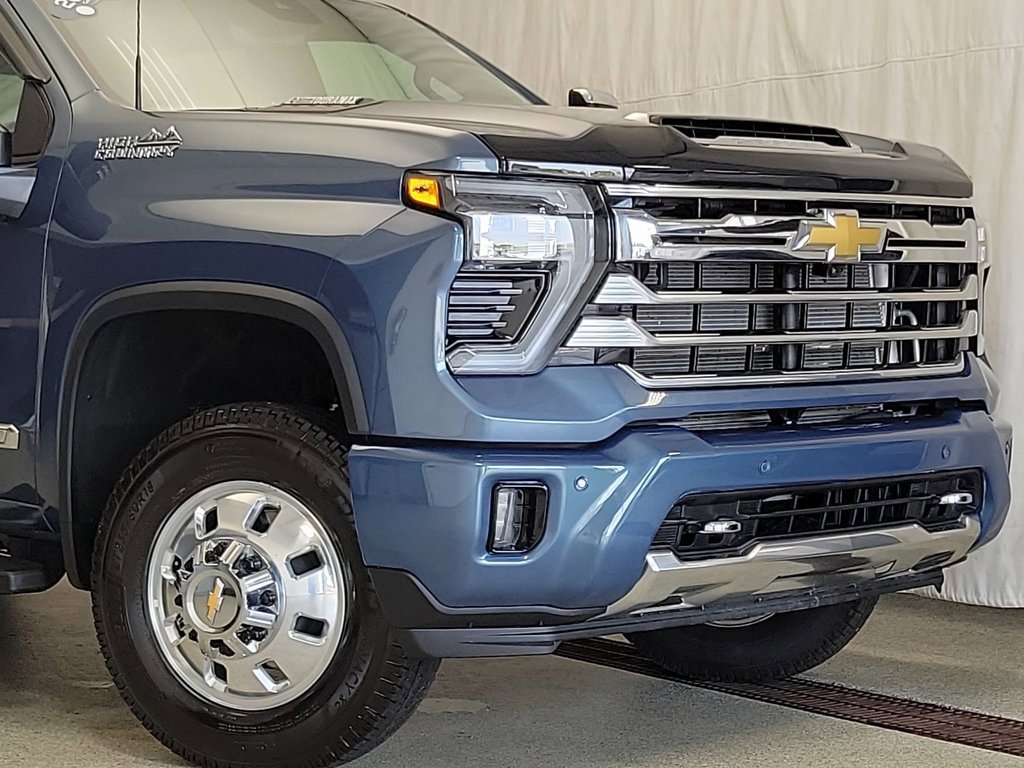 2025 Chevrolet Silverado 3500HD High Country photo 2
